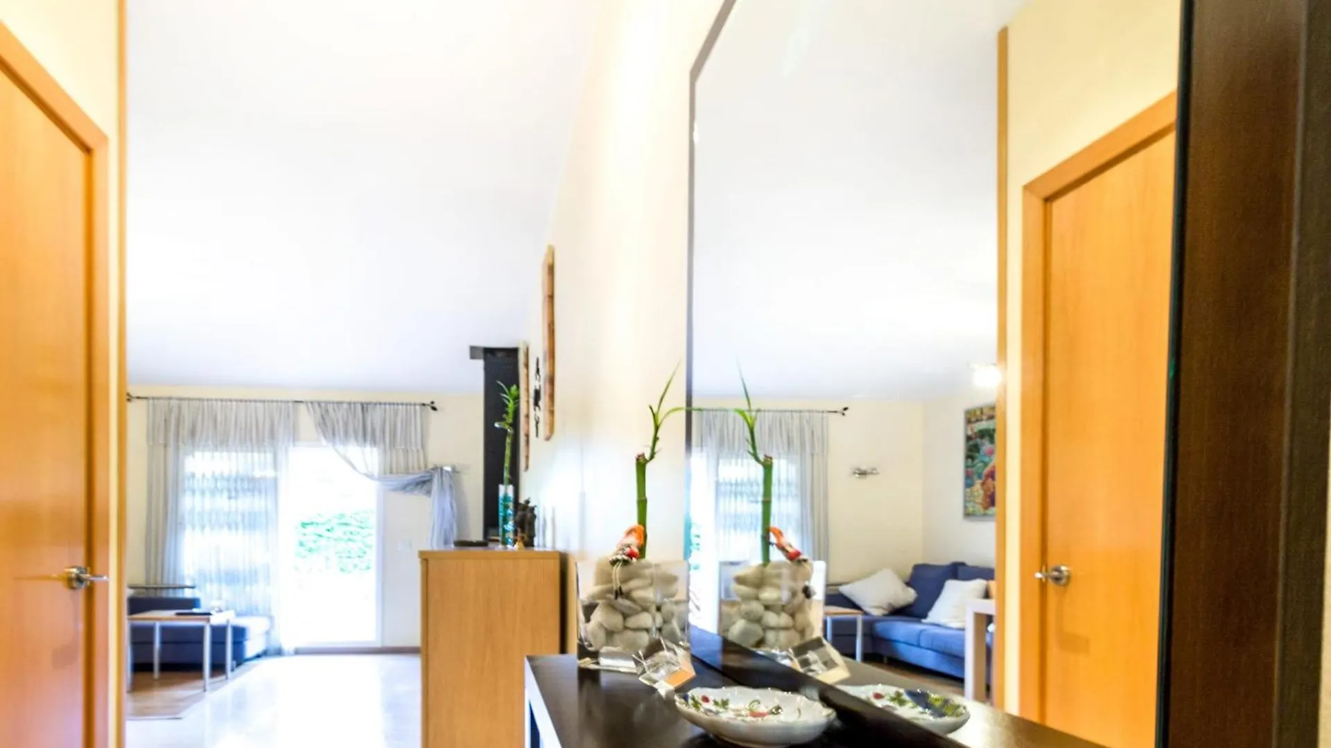 Illa Sistach Rentals: Casa Con Piscina Comunitaria أولاستارتيت شقة